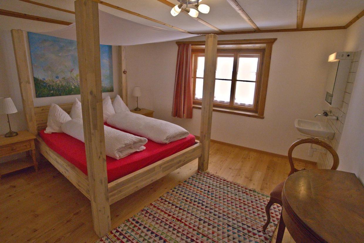 Chasa Sassalba Bed & Breakfast Lu ภายนอก รูปภาพ