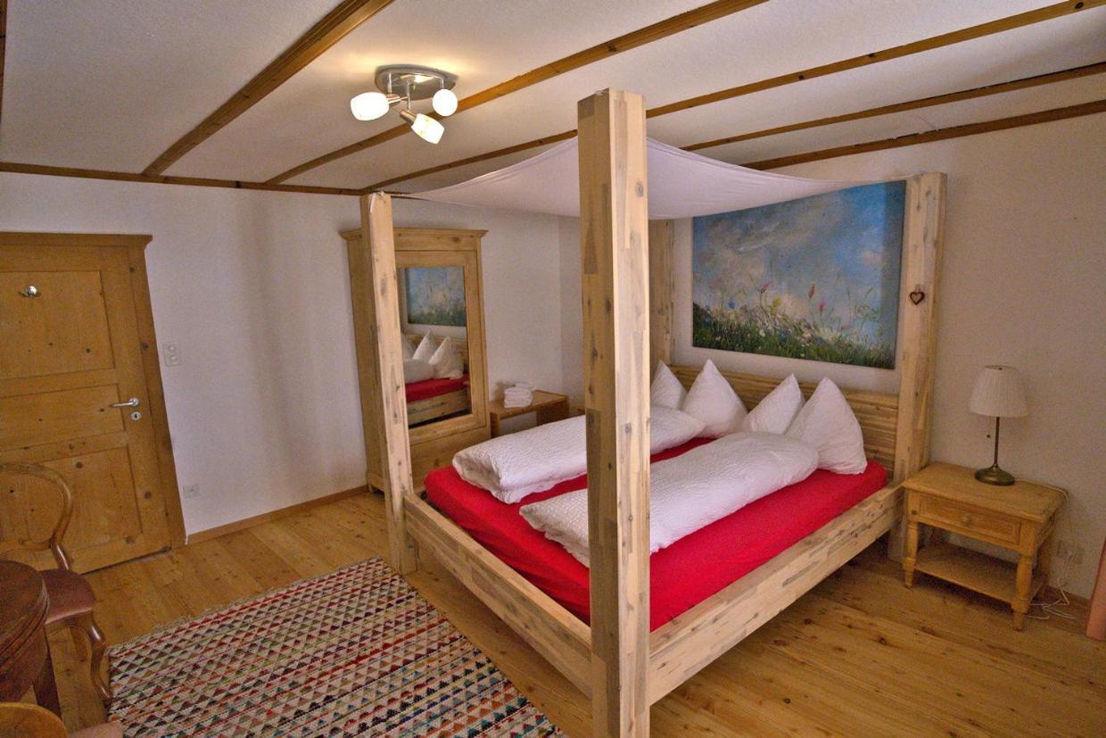 Chasa Sassalba Bed & Breakfast Lu ภายนอก รูปภาพ