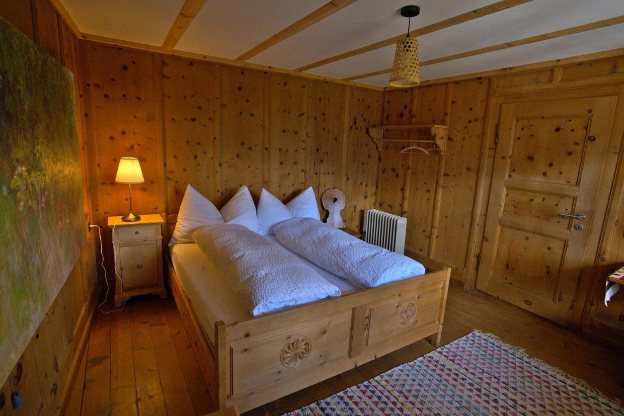 Chasa Sassalba Bed & Breakfast Lu ภายนอก รูปภาพ