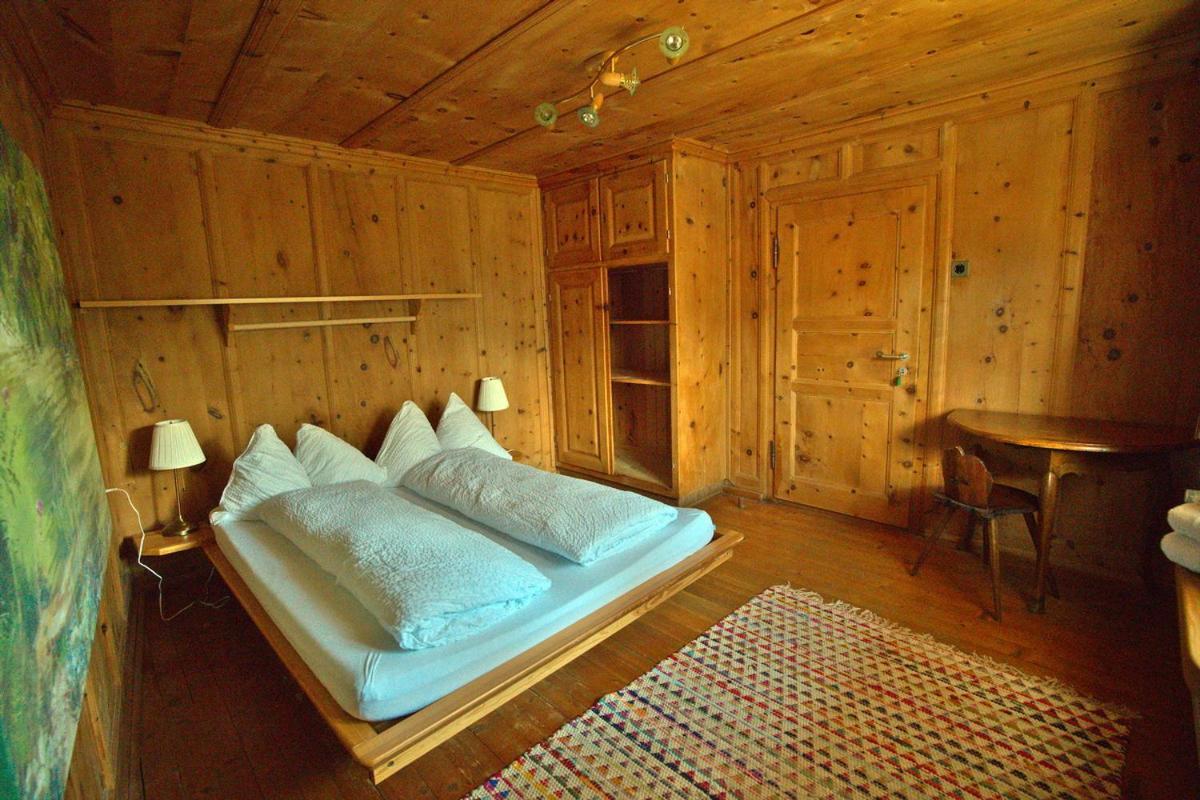 Chasa Sassalba Bed & Breakfast Lu ภายนอก รูปภาพ