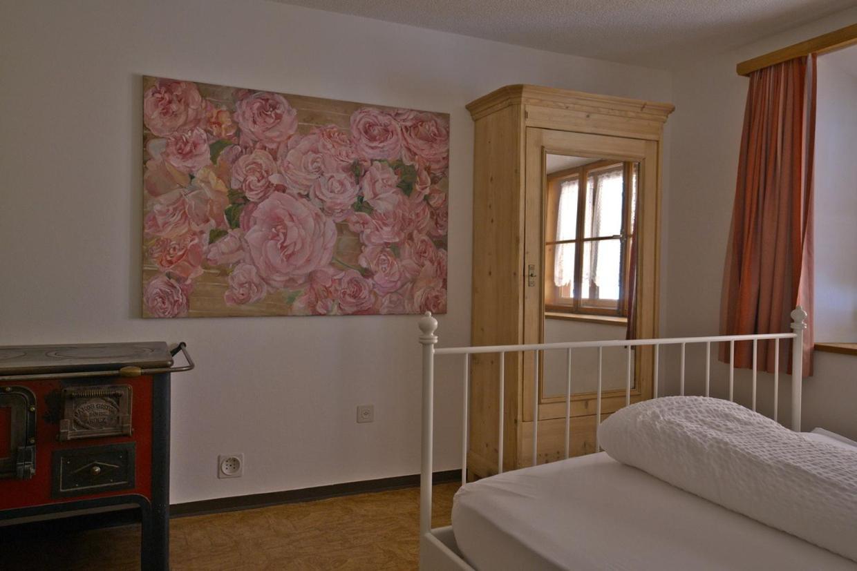Chasa Sassalba Bed & Breakfast Lu ภายนอก รูปภาพ