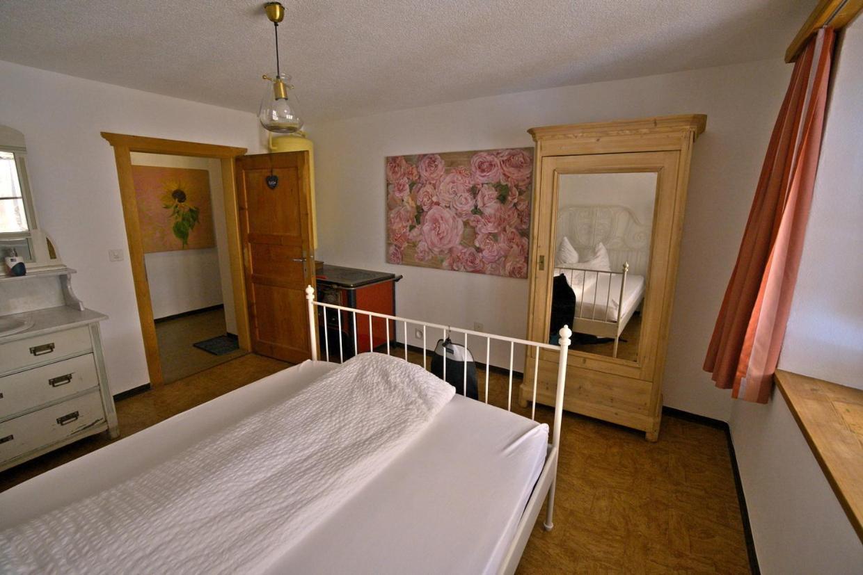 Chasa Sassalba Bed & Breakfast Lu ภายนอก รูปภาพ